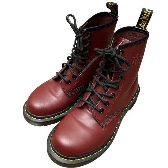 DR. MARTENS 1460 SMOOTH LEATHER LACE UP BOOTS CHERRY RED - Picture 1 of 10